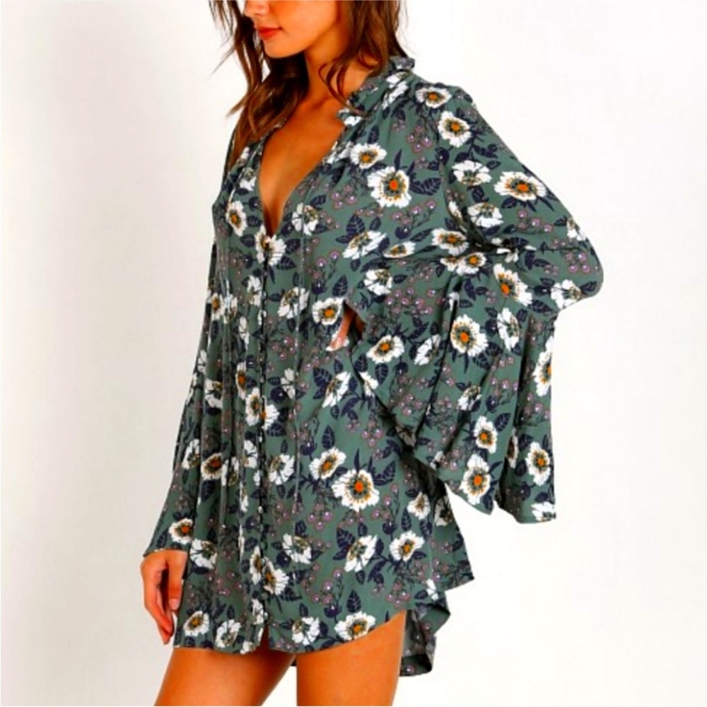 Last chance! Free People Magic Mystery Tunic green floral sz L